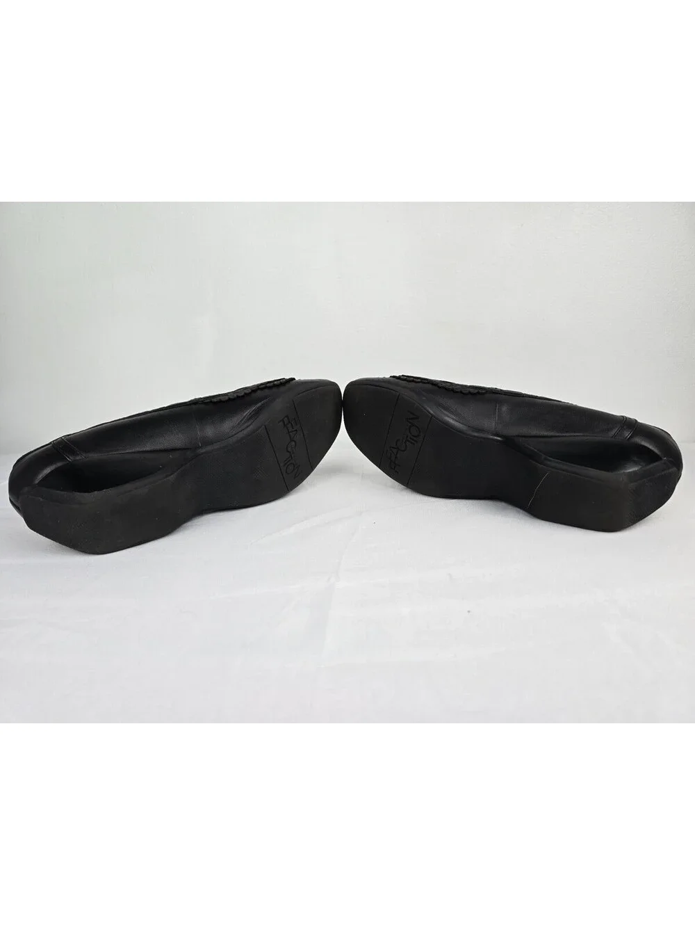 Kenneth Cole Reaction Save The Date Black Leather Wedge Pumps 7.5
